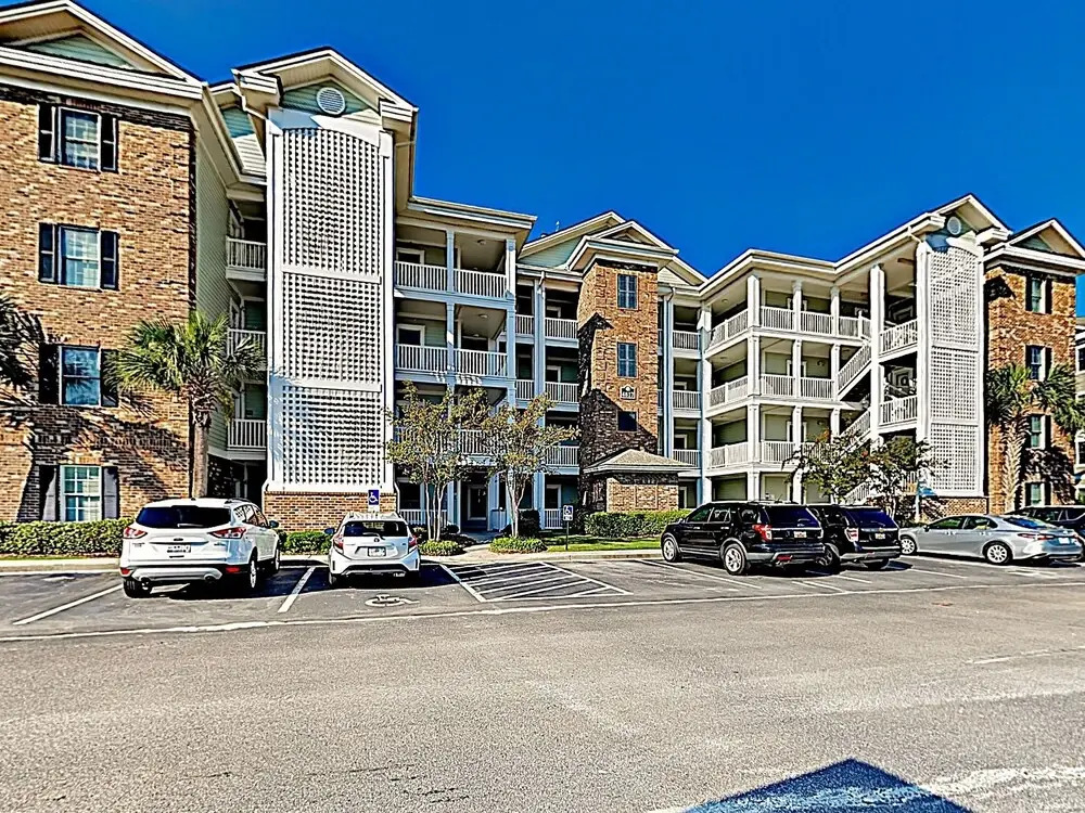 New Listing! Centrally Located W/ Pool 3 Bedroom Condo