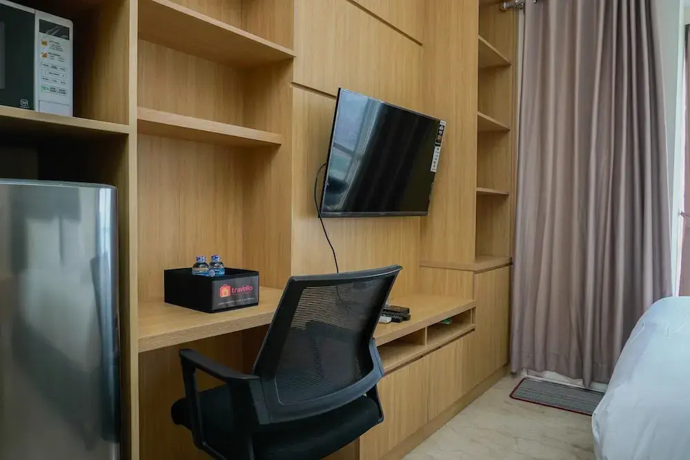 Elegant and Tidy Studio Apartment @ Menteng Park By Travelio