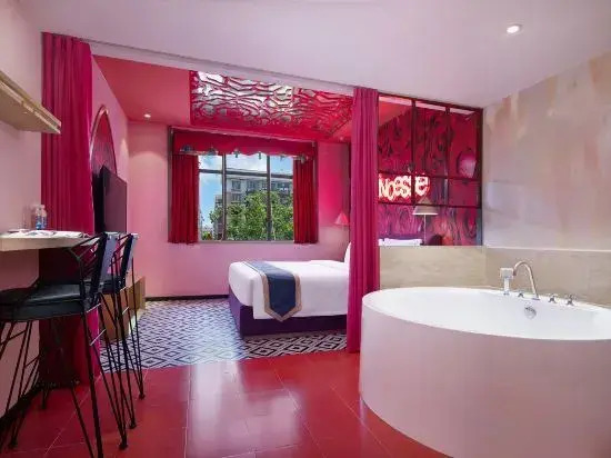 Eiffel Hotel (Xinhua Shimao Plaza)