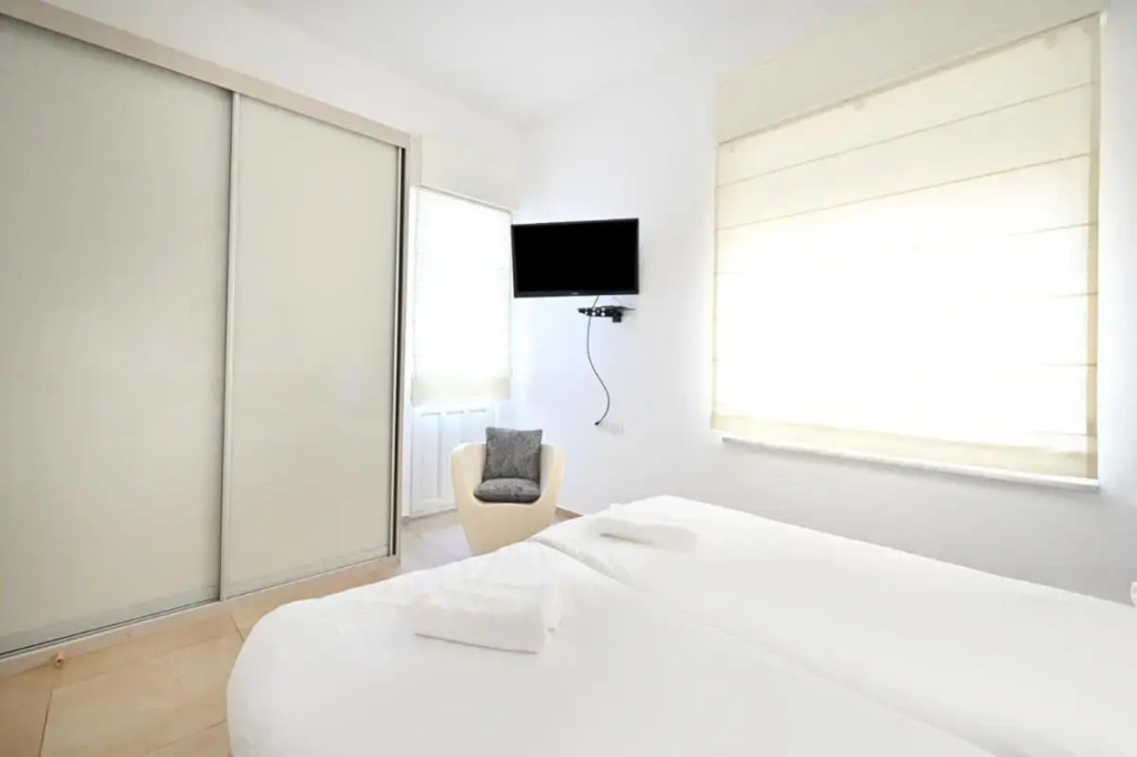 Amazing 2BR near the beach by HolyGuest