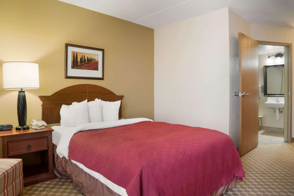 Country Inn & Suites by Radisson, Saginaw, MI