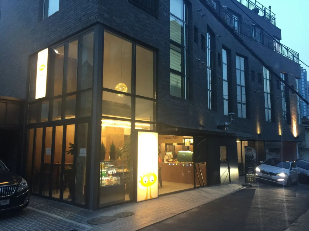 Myeongdong Artmonstay