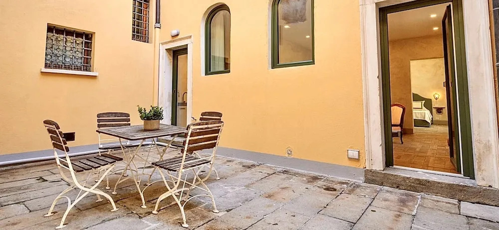 Palazzo Mantua Benavides Suites & Apartments
