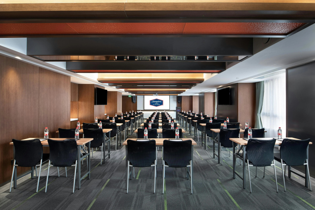 Hampton by Hilton zhumadian sports center