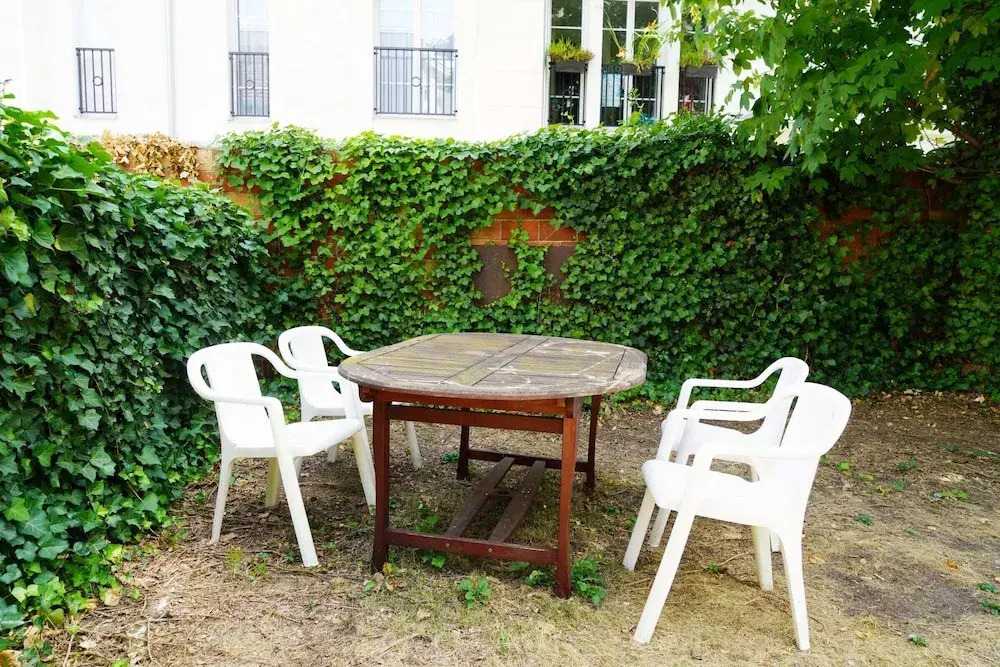 Very Beautiful House With Garden in Puteaux