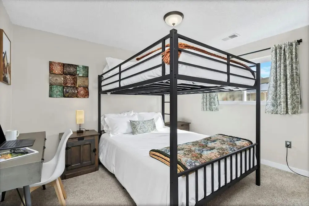 Chimney Park Retreat King Suite + Fenced Yard