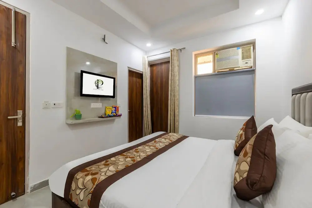 Hotel Park Tree I Sec-63A I Noida I Couple Friendly and Corporate Rooms available
