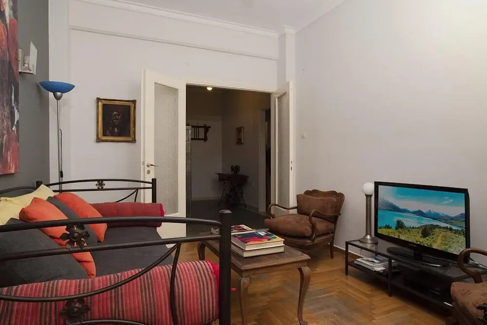 Vintage Apartment next to Acropolis Museum