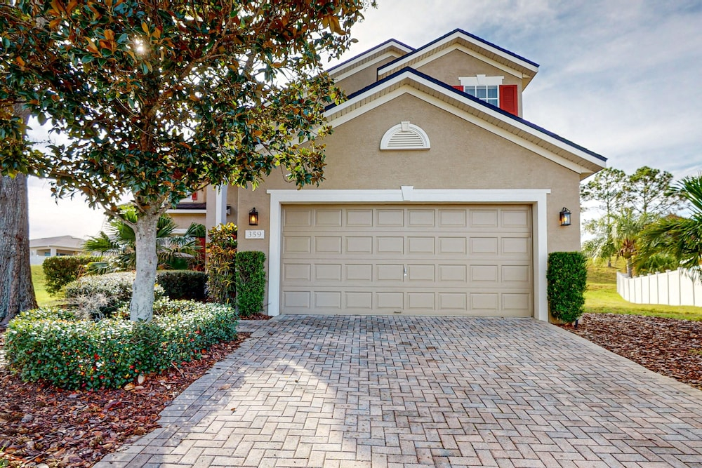 Spacious Home in a Great Neighborhood With Enclosed Pool & AC - Dog-friendly