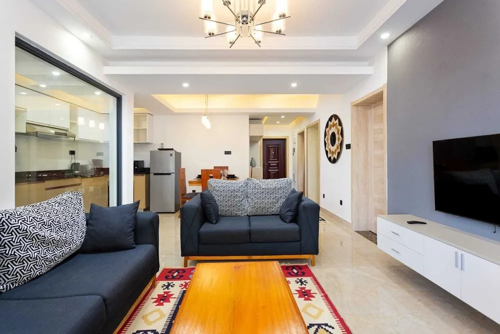 Lux Suites Urban Oasis Apartment