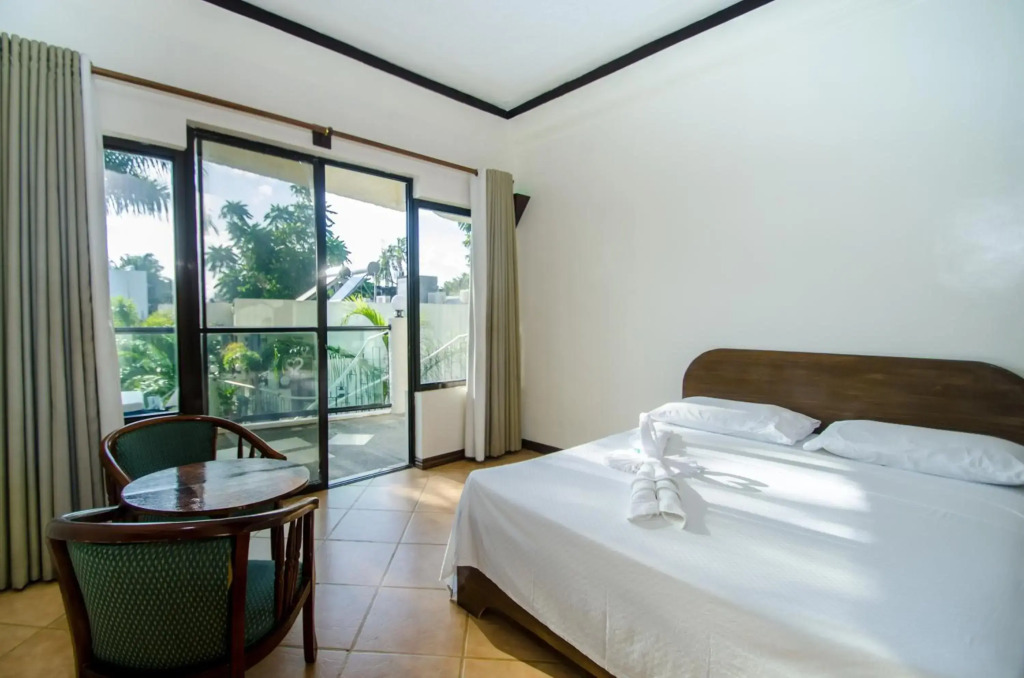 Turtle Inn Resort