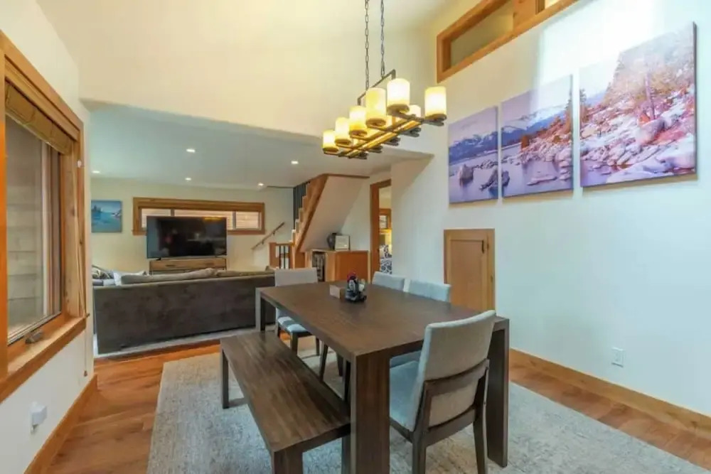 Henderson by Avantstay Lake View! Walk to Beach, Garwoods & More!