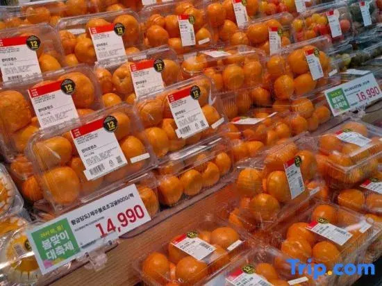 Yongsan Hyochang Park 3 minutes, breakfast included, luggage storage service,