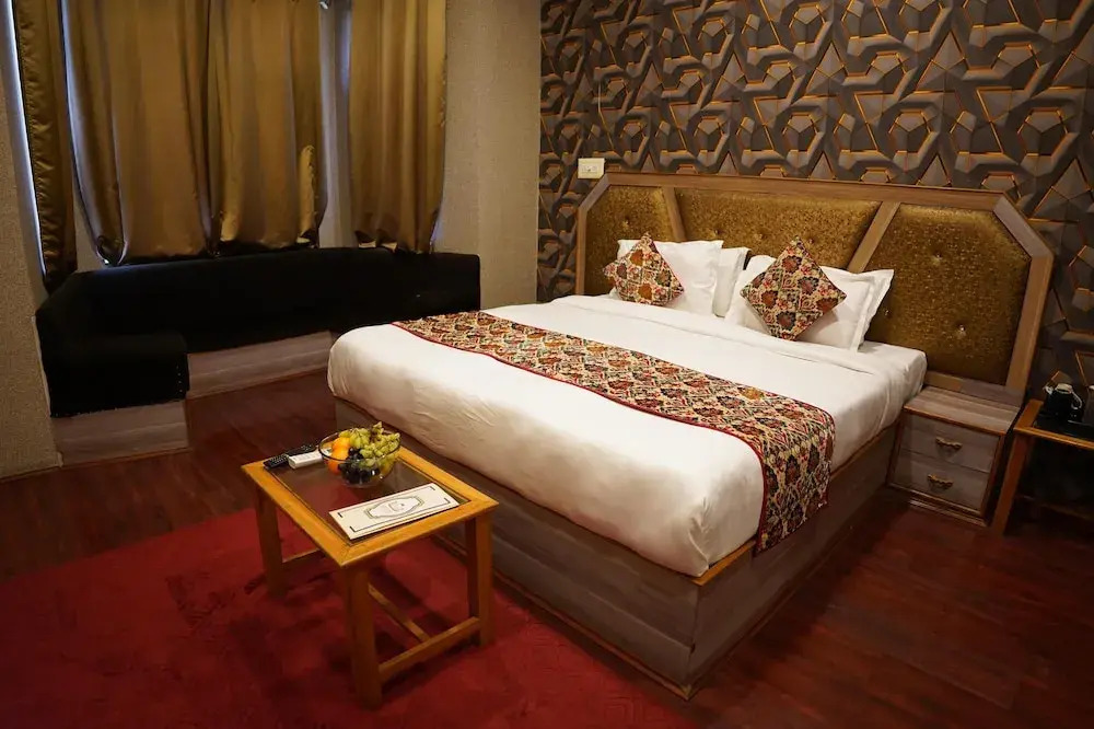 Rozan Jaai Orchard Hotel