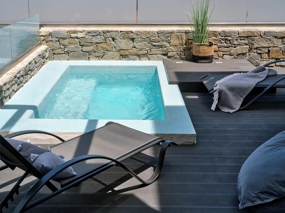Paros Gem