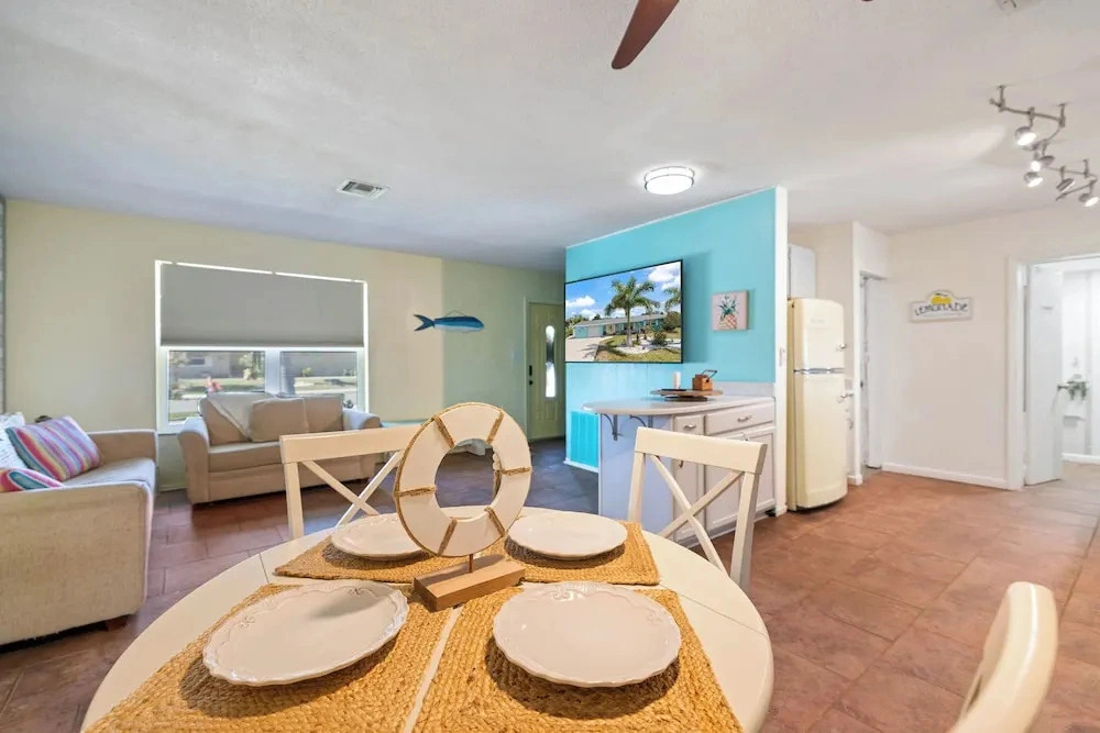 Heated Pool & Boat Dock! Port Charlotte Getaway