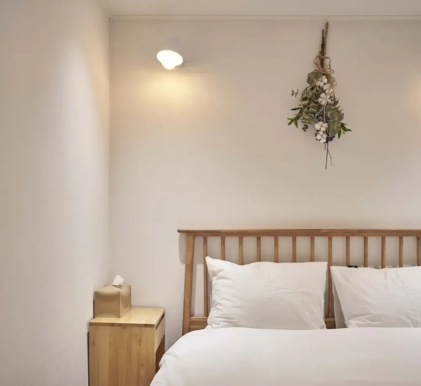 BUTLER:LEE HONGDAE-Caters to Women