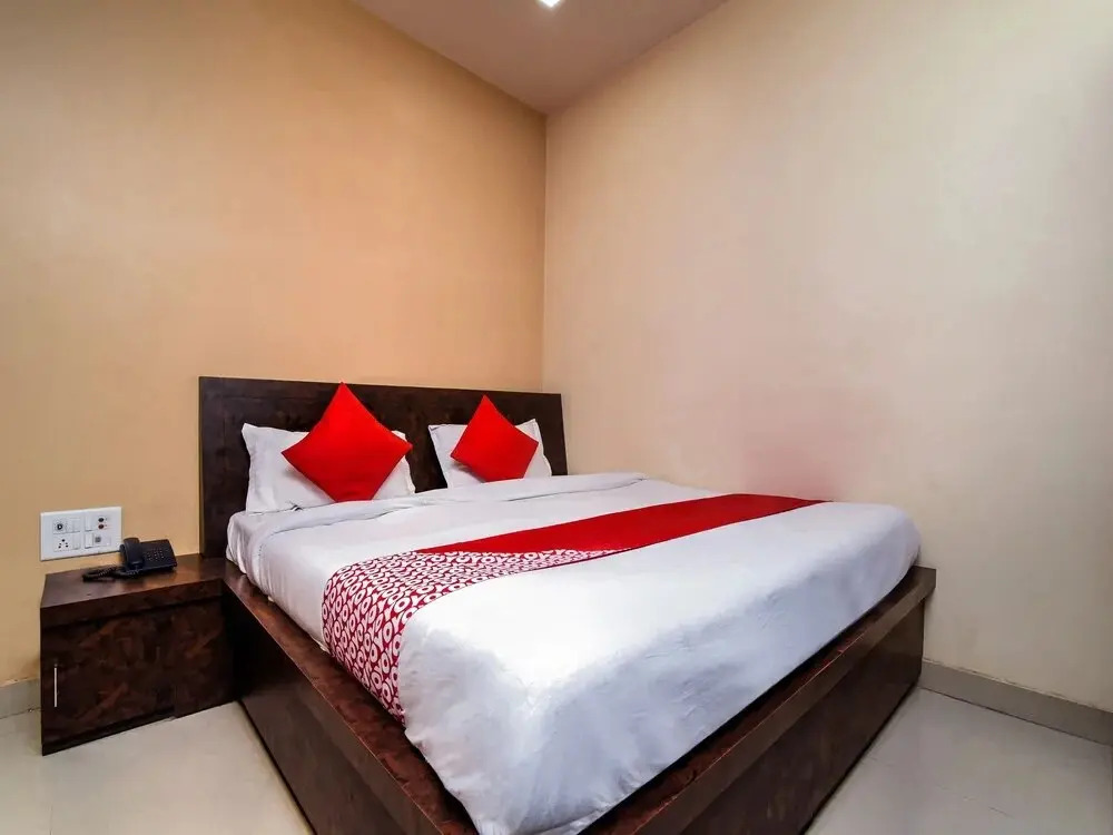 Hotel Heaven by OYO Rooms