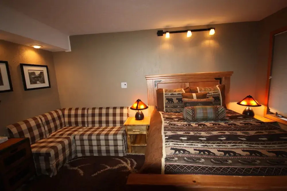 Four O'clock Lodge B 05 Studio Bedroom 1 Bathroom Condo