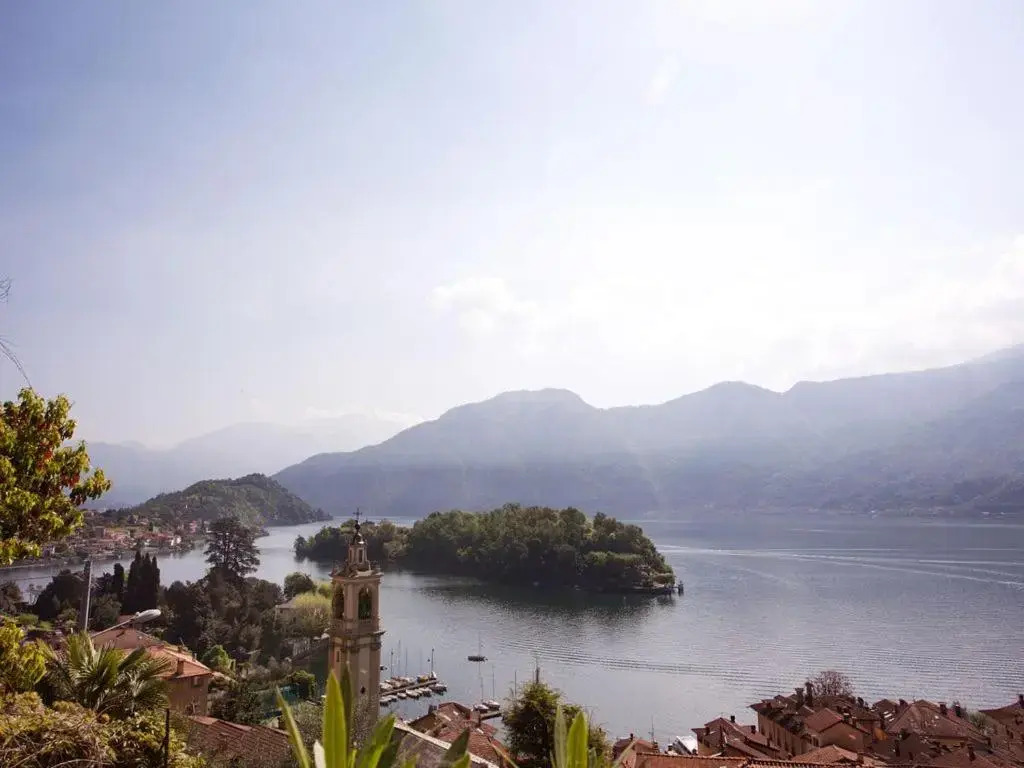 Sala Comacina Apartment No 1 (Sleeps 10)