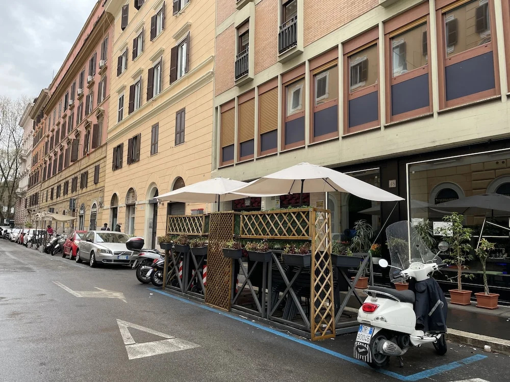 Elegant Apt-typical Roman Palazzina Pz Alessandria
