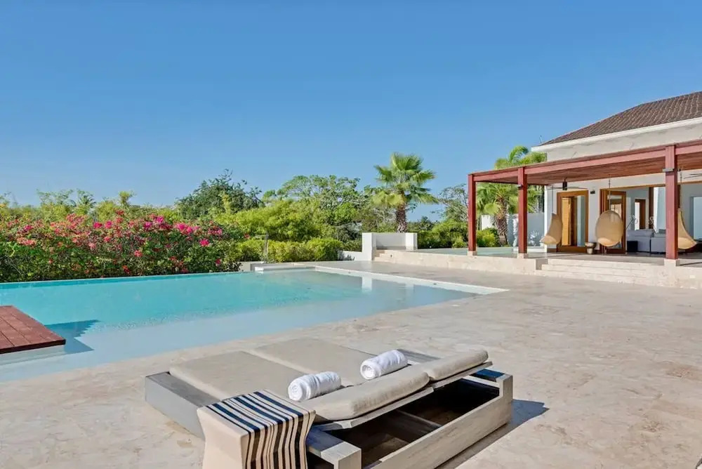 Modern Oasis Stunning Views of Golf Course River