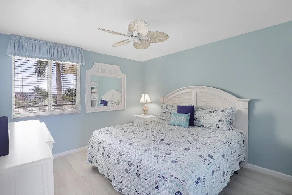 Unique Beachfront Condo With Panoramic Beach View