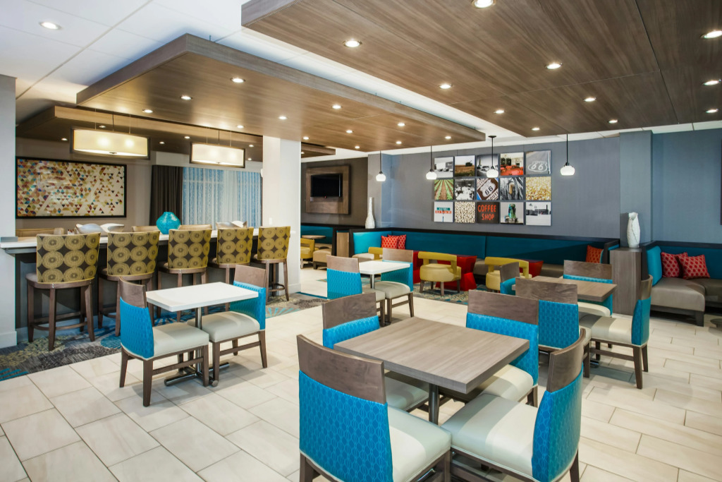 Holiday Inn Express & Suites Litchfield by IHG