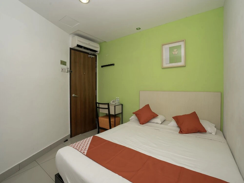 Happy 92 Hotel