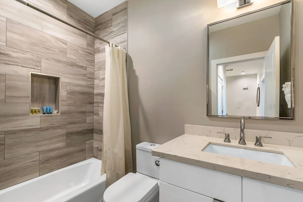 Modern 4BR Townhouse Near French Quarter