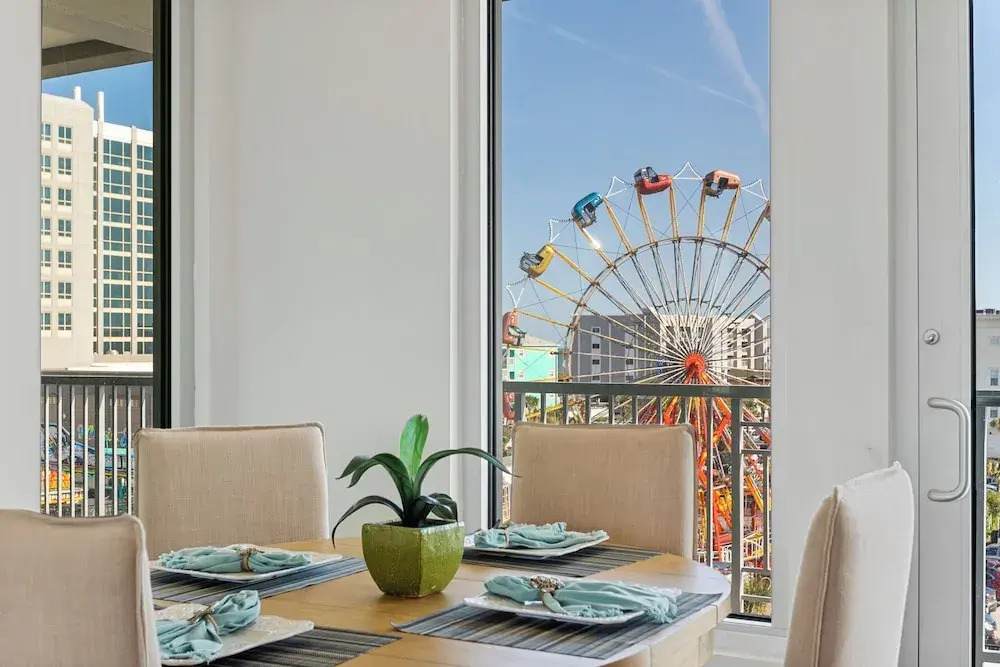 Boardwalk Pent House by Carolina Retreats