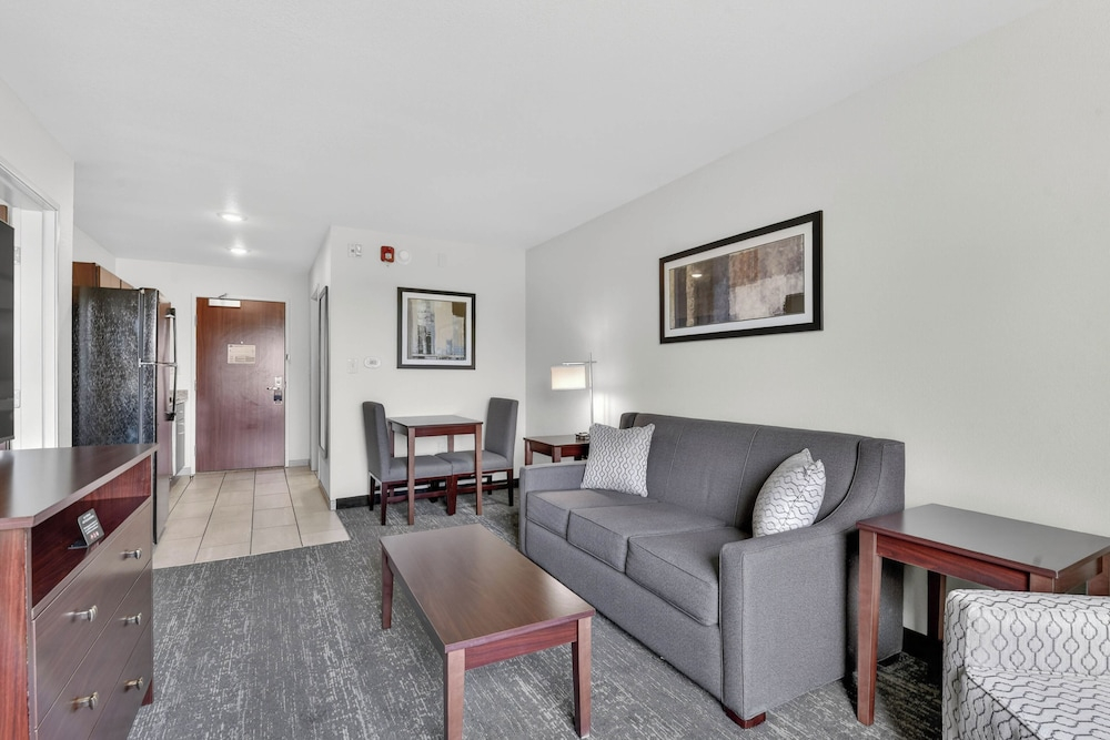 Cobblestone Hotel & Suites - Eaton
