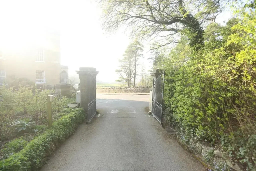 Entire Victorian Lodge in a privately gated estate with secure parking for two cars and a newly refurbished bathroom