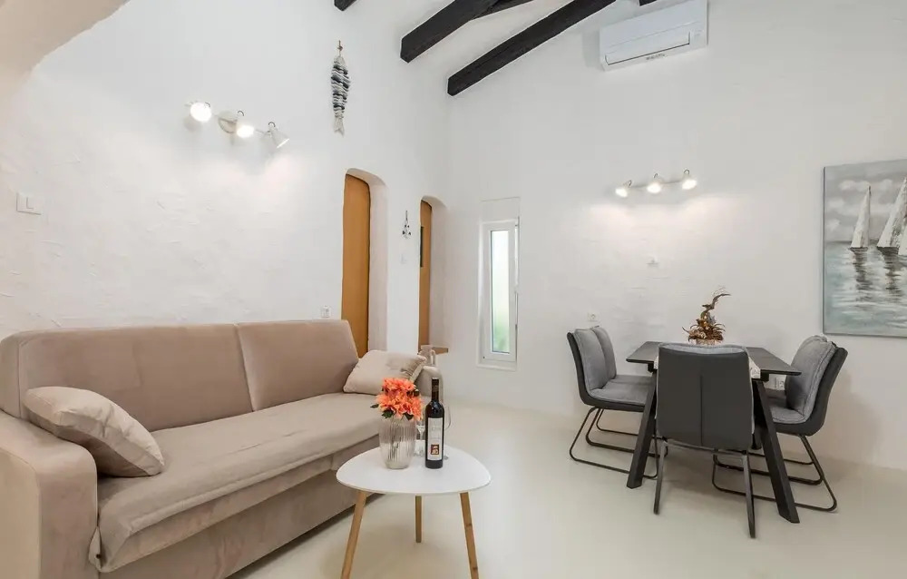 Awesome Home in Lopar with Hot Tub, WiFi & 2 Bedrooms