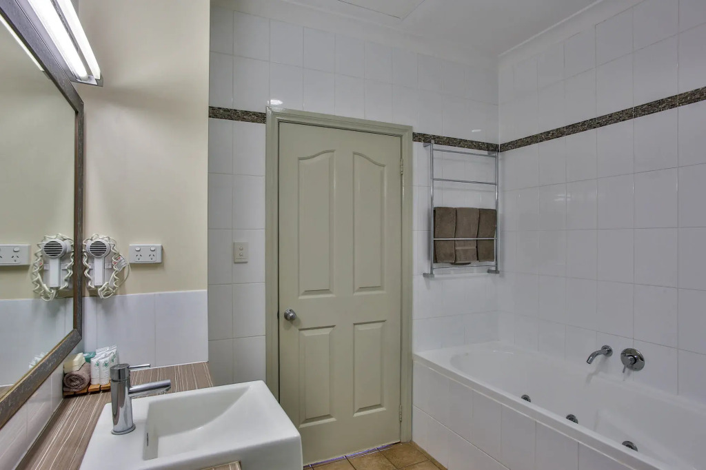 Moonlight Bay Suites