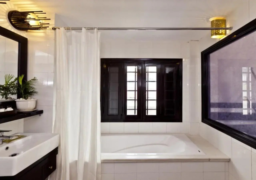 Cinnamon Hotel Saigon