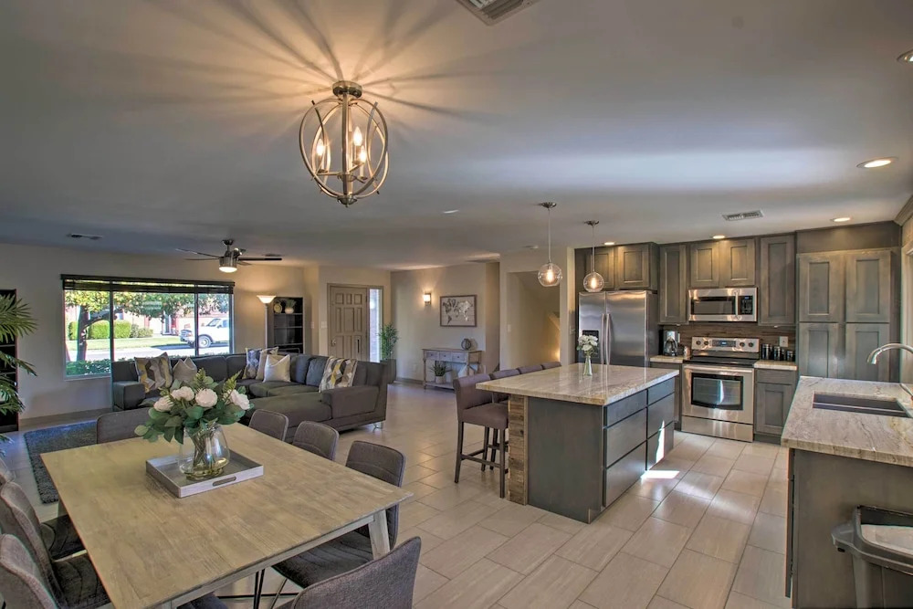 3 Mi to Old Town Scottsdale: Upscale Home w/ Pool!