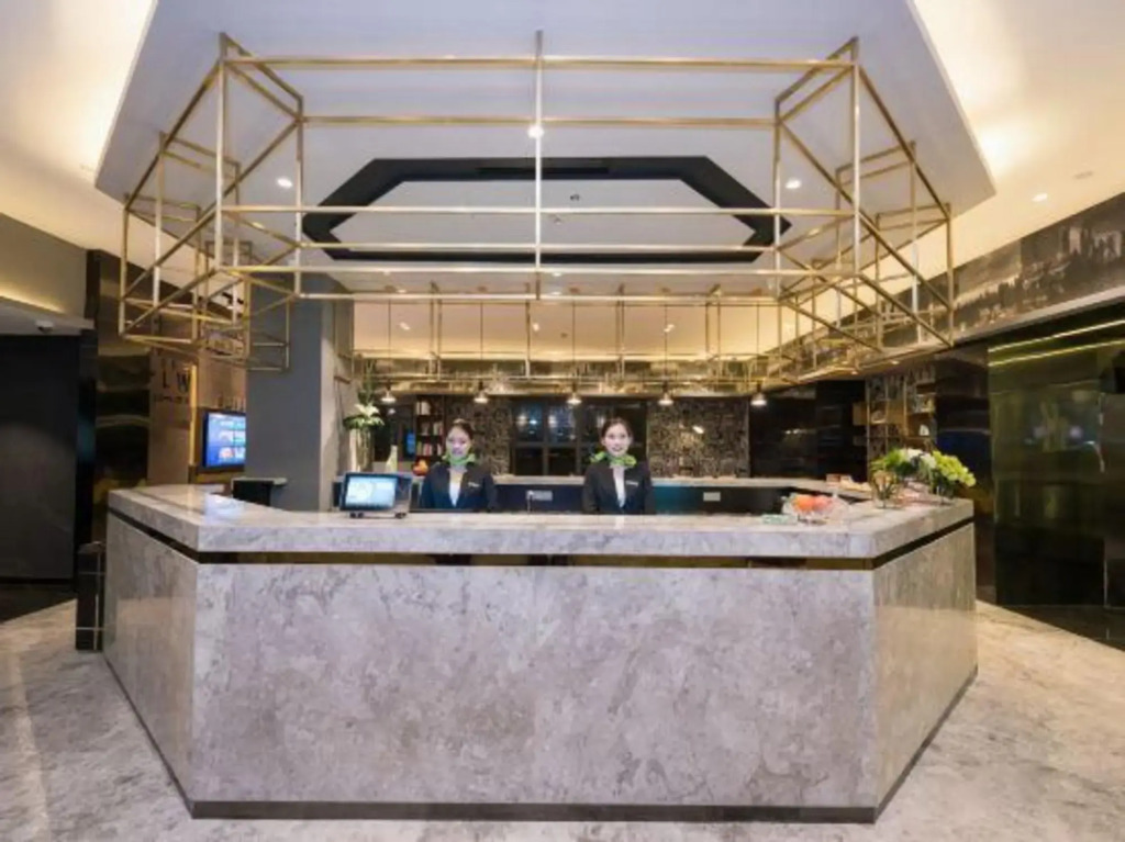 Wanhe Zhizhen Hotel (Shanghai Sun Moonlight Dapuqiao Subway Station)