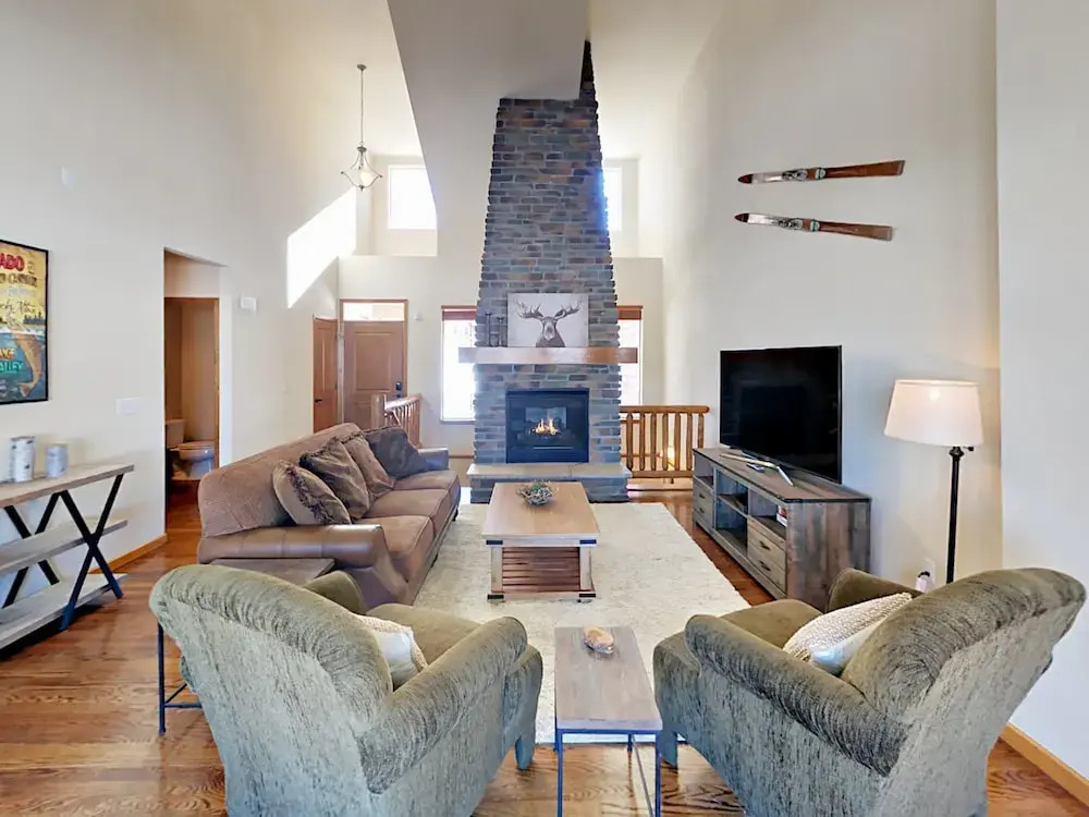 124 Fairview Lane Home 3 Bedrooms 2.5 Bathrooms Home