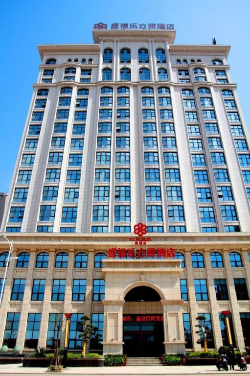 Vienna Hotel Xinyang Pingqiao Century Plaza Store