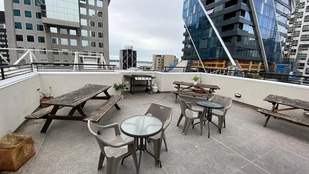 Nomads Auckland Backpackers
