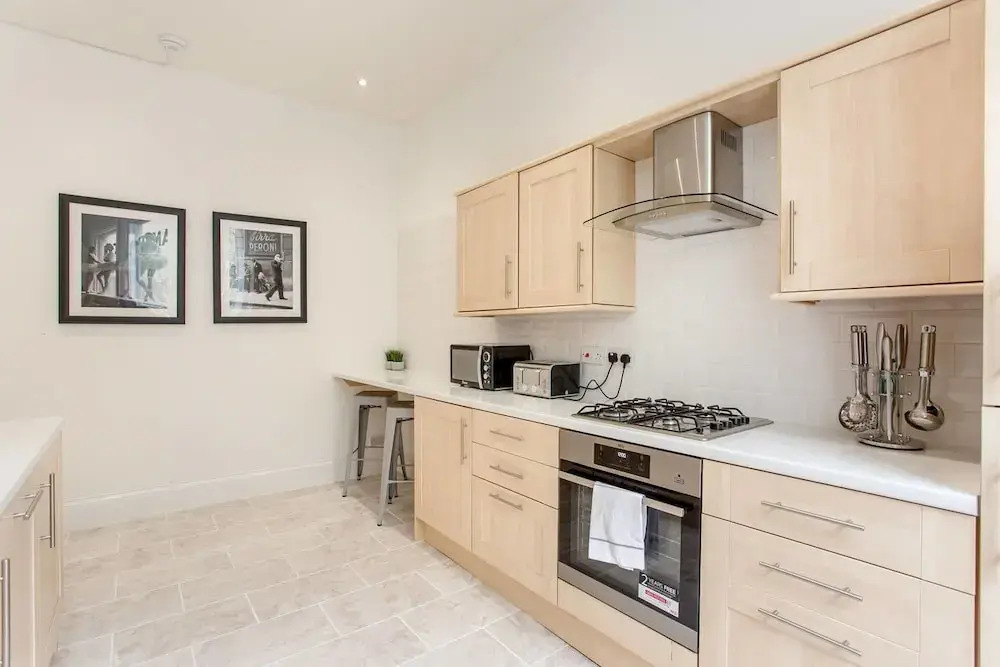 Perfect City Centre Location 50M From Princes St
