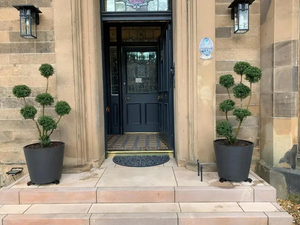 23 Mayfield