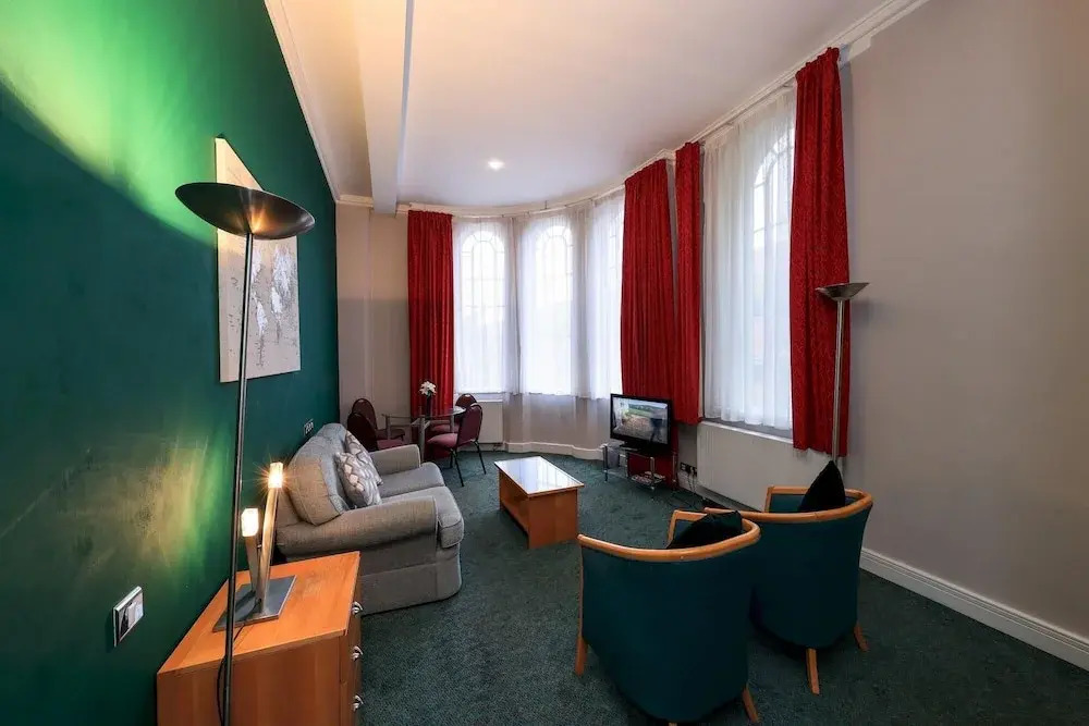 Large Convenient City Centre Apartment