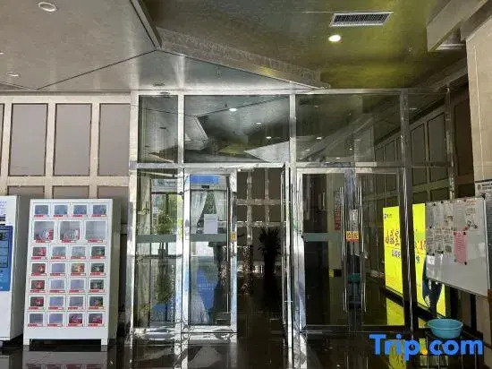 Ye and Chen e-sports Film Hotel (Train Station Tatan Branch)