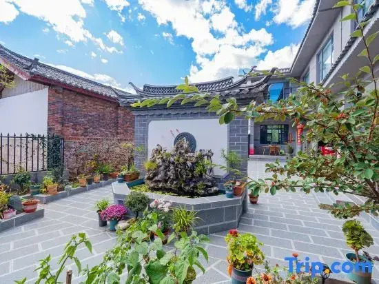 Meet the Snow Mountain View Naxi Courtyard Beauty Stay (Baisha Ancient Town Store)