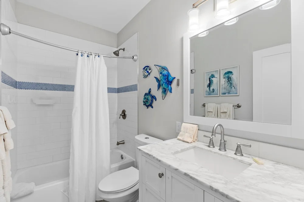 Anchors Aweigh 3 Bedroom Cottage by RedAwning