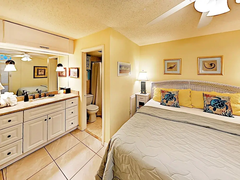 2700 Gulf Blvd 5E Condo 1 Bedroom 1 Bathroom Condo