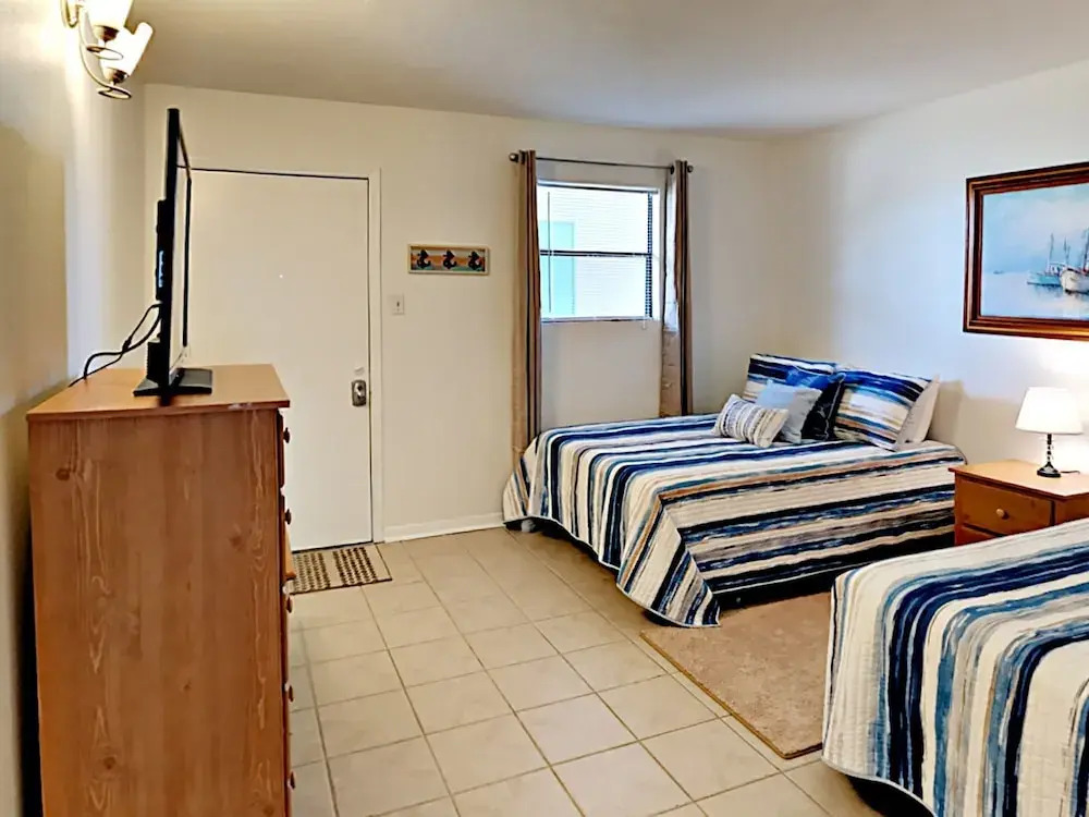 Nelray Shores - One Bedroom Condo
