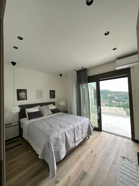 Meliana Homes